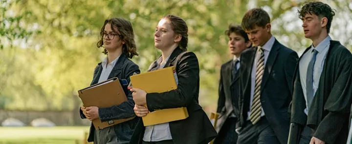 Winchester College girls and boys | Dickinson School Consulting